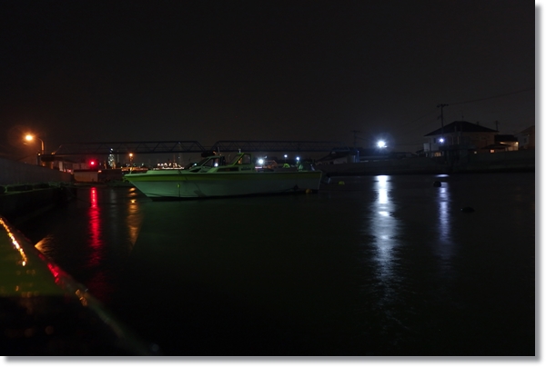夜の貞山運河の船着き場