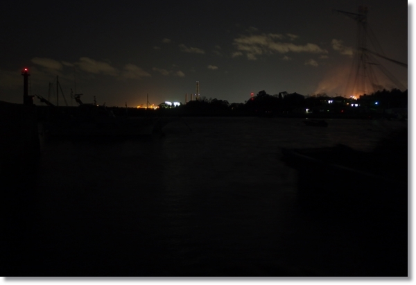 夜の七ヶ浜の漁港