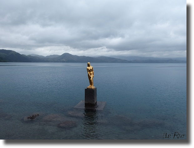 田沢湖の乙女の像